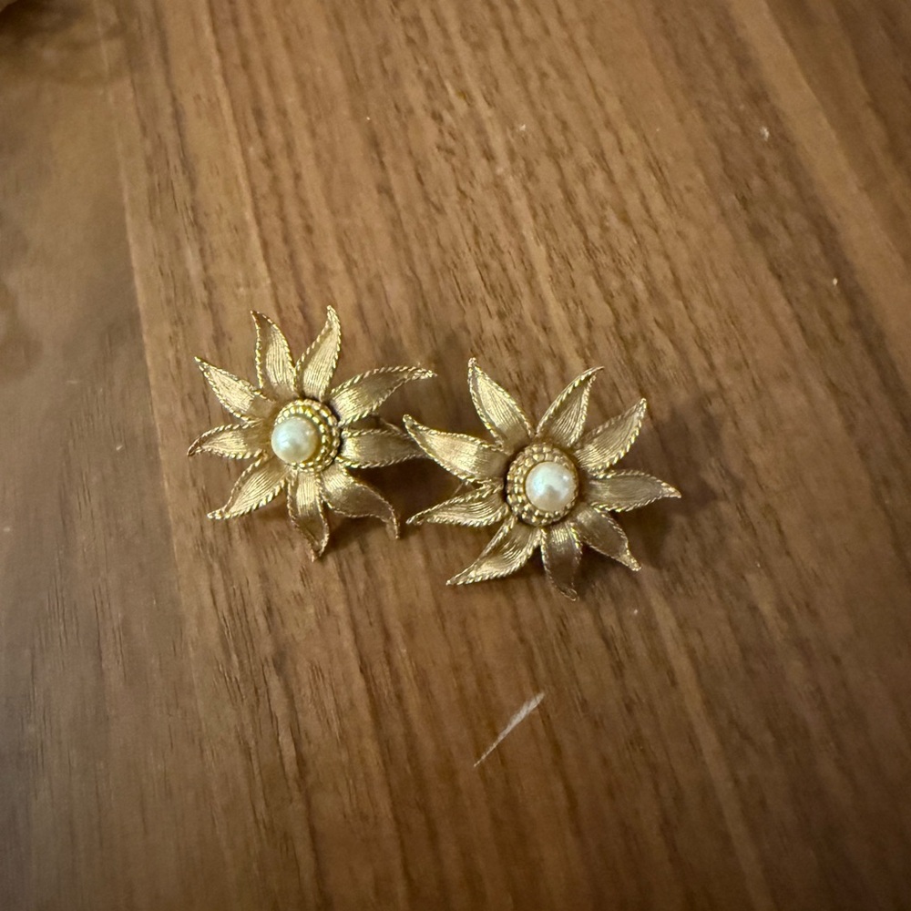 Vintage Boucher Gold Flower Ear Clips